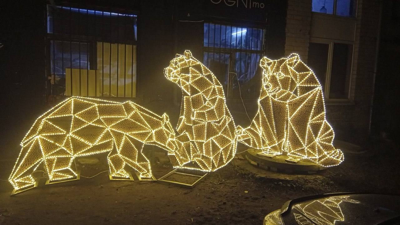 Геометрические световые фигуры полярных медведей